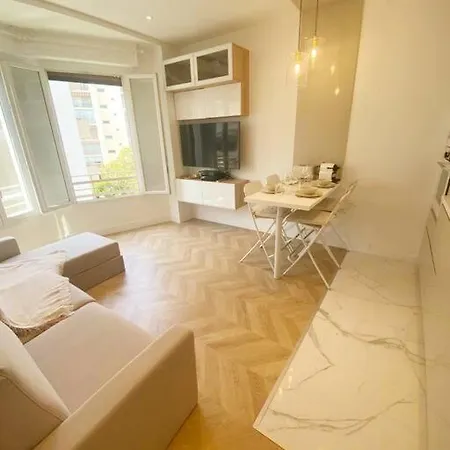 2p Idealement Place Les Pins Apartmán *